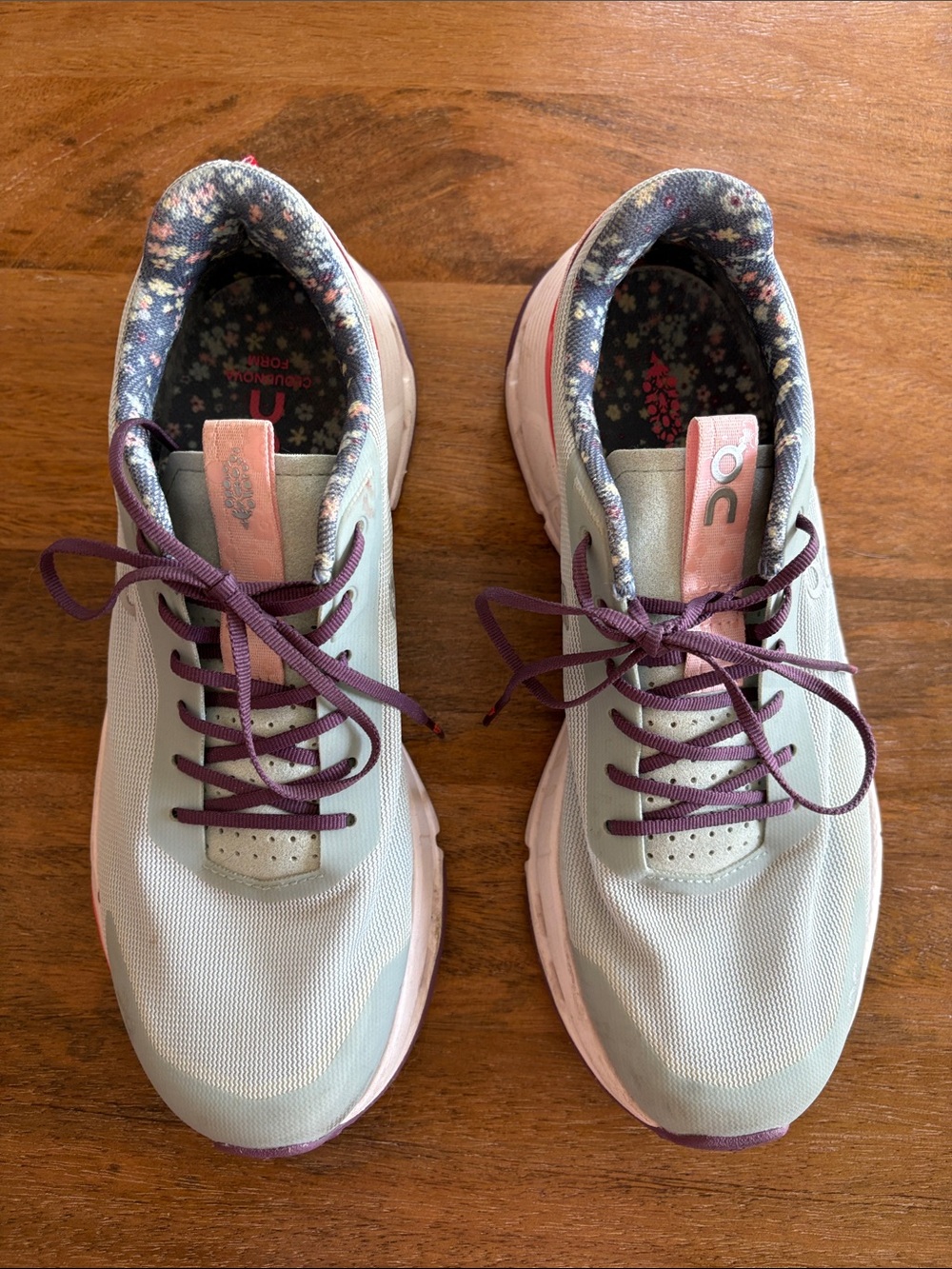 On Cloud- Women's running shoes Light Blue with Pink & Purple Accent